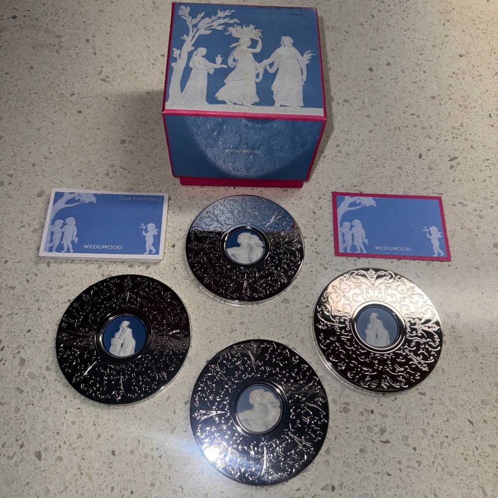 Wedgwood Mirror Finish Coaster 3.35in Set of 4 Silver Color with An Box New